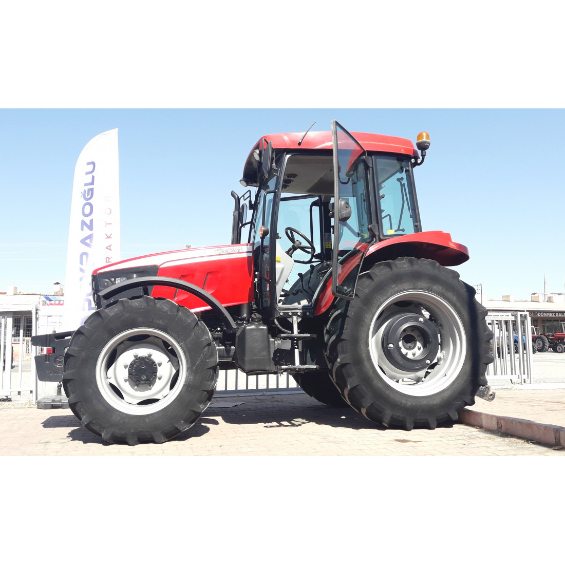 Tümosan 8105 4WD Cab with Air Conditioning